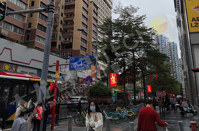 推進交通與信息基礎設施融合：LED燈桿屏構建智慧交通新生態