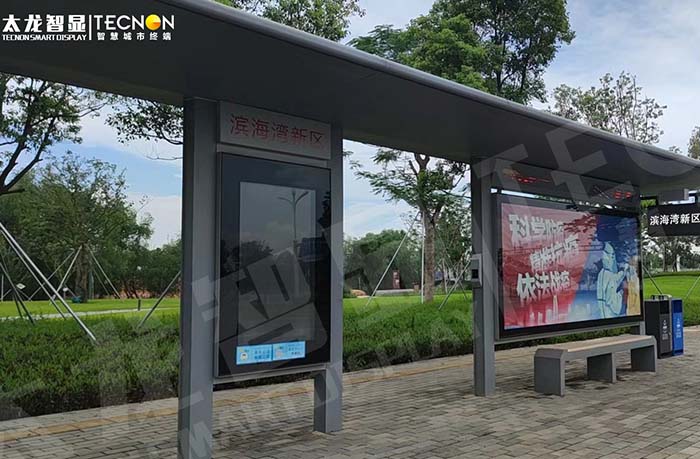 濱海灣新區(qū)公交車站廣告機(jī)項目：領(lǐng)航灣區(qū)公交媒體新時代